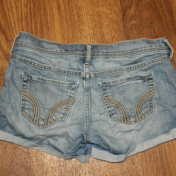 Hollister Low Rise Denim Shorts - Picture 3 of 4